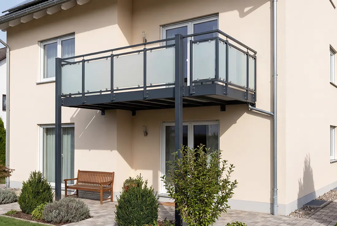 Anbaubalkon direkt am Gebäude angebaut